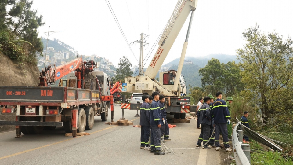 Lãnh đạo tỉnh Phú Thọ thăm hỏi nạn nhân vụ xe khách lao xuống vực ở Tam Đảo