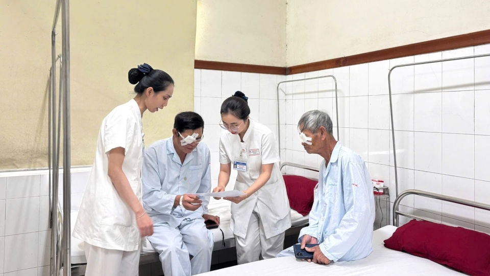 tuyen_truyen_ve_bau_cu_tai_benh_vien_trung_uong_hue_20260313181816.jpg