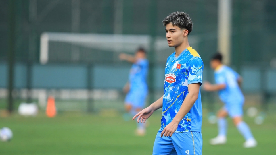 Cầu thủ Việt kiều Antonio Moric gây chú ý trong buổi tập đầu cùng U23 Việt Nam