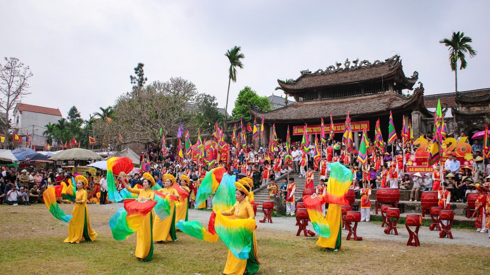 Về xứ Đoài vui hội truyền thống Đình So