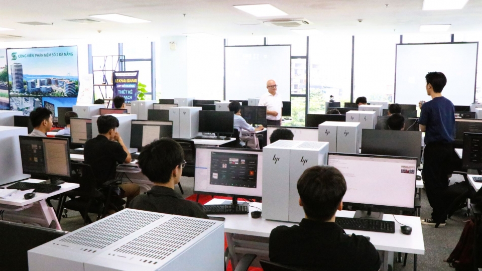 Đà Nẵng đặt mục tiêu đào tạo, thu hút khoảng 8.000 lao động chất lượng cao lĩnh vực vi mạch bán dẫn và AI.JPG