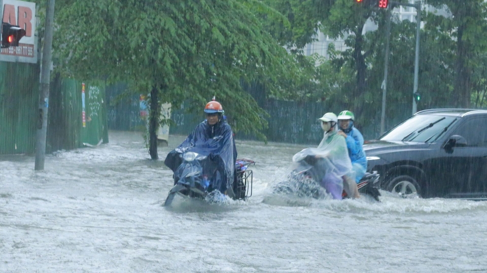 đũa cắm vào mắt (1).jpg