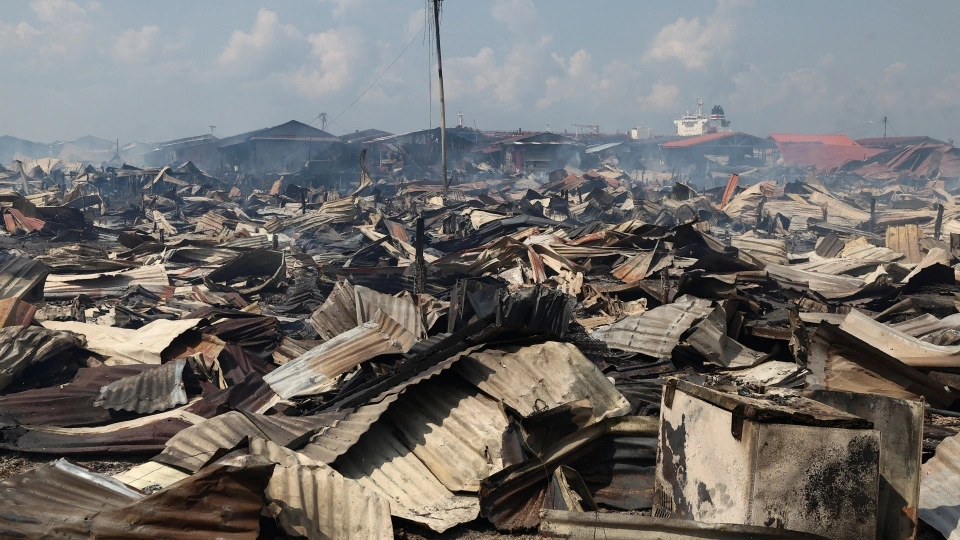 2026-04-19T132159Z_996637819_RC29SKABTQLZ_RTRMADP_3_MALAYSIA-FIRE.JPG