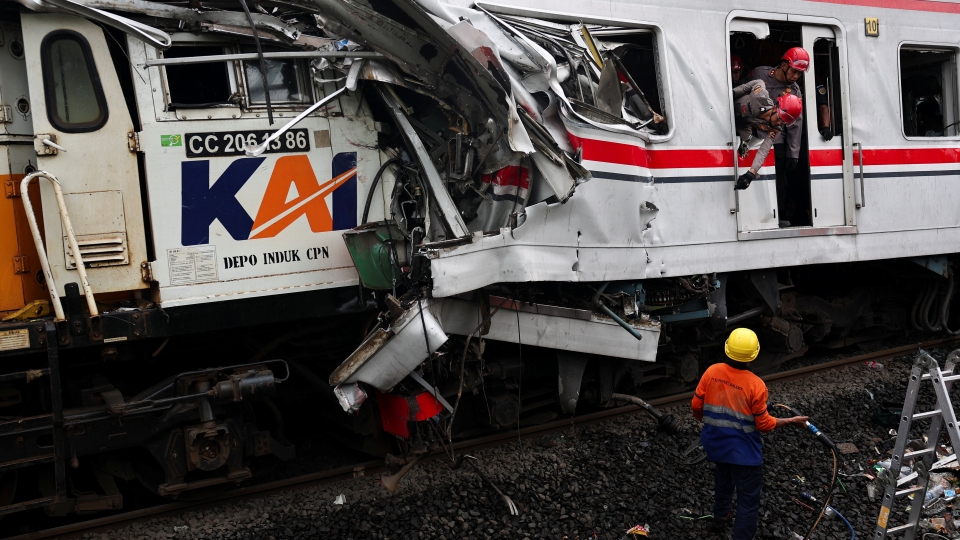 2026-04-28T010459Z_1112547673_RC20YKA57LFB_RTRMADP_3_INDONESIA-TRAINS.JPG