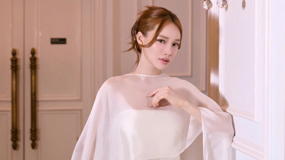 Nhã Phương thon gọn, nhan sắc thăng hạng sau khi sinh con thứ ba