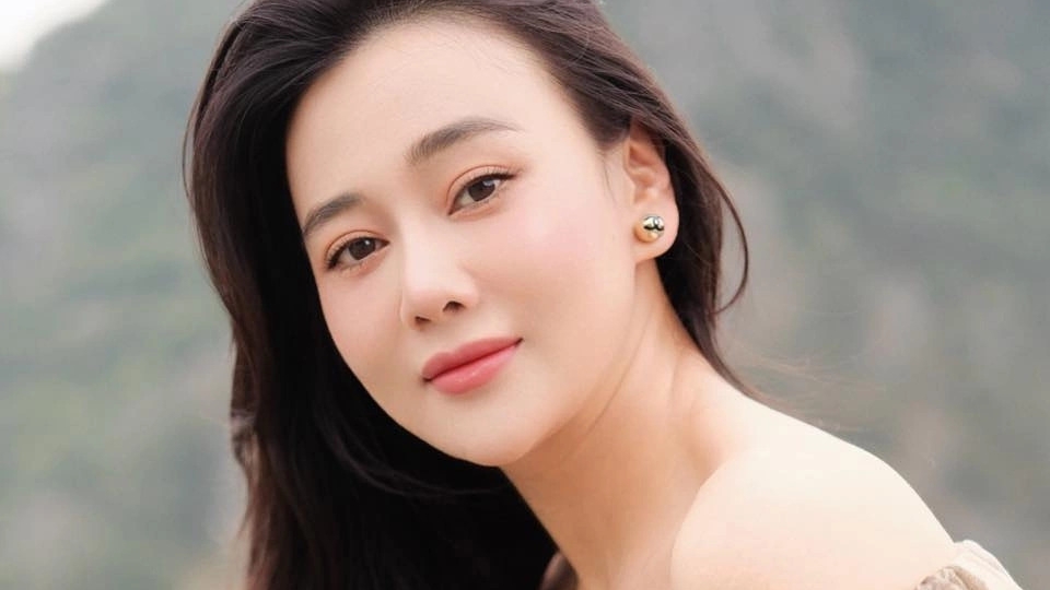 Sao Việt 10/4: Nhan sắc Phương Oanh sau nửa năm biến cố