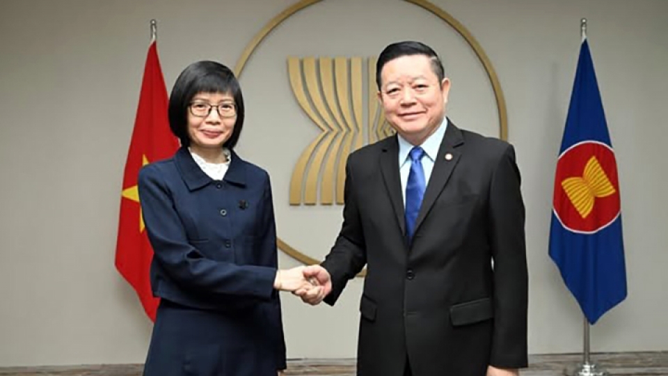 ASEAN Secretary-General Kao Kim Hourn and Ambassador Ton Thi Ngoc huong.jpg