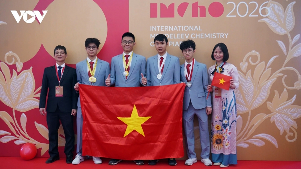 All four Vietnamese students have won medals, including two golds and two silvers, at the 60th International Mendeleev Chemistry Olympiad.jpg