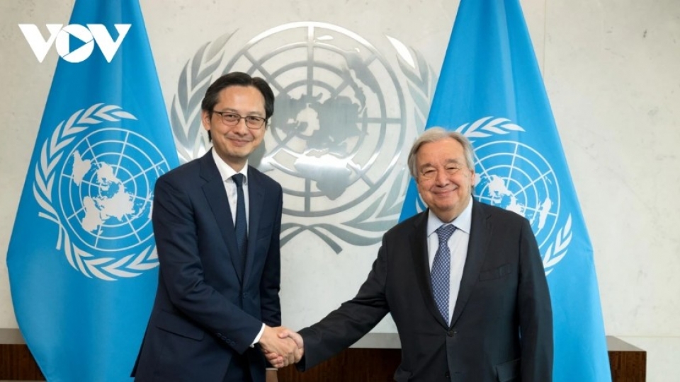 Ambassador Do Hung Viet and UN Secretary-General António Guterres.jpg
