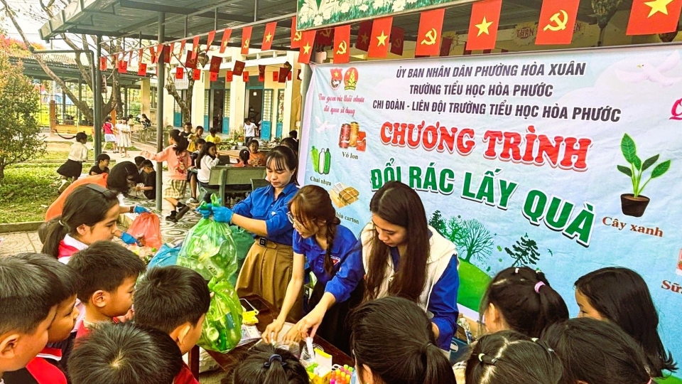 Chương trình “Đổi rác lấy quà” tại trường Tiểu học Hòa Phước, TP Đà Nẵng.jpg