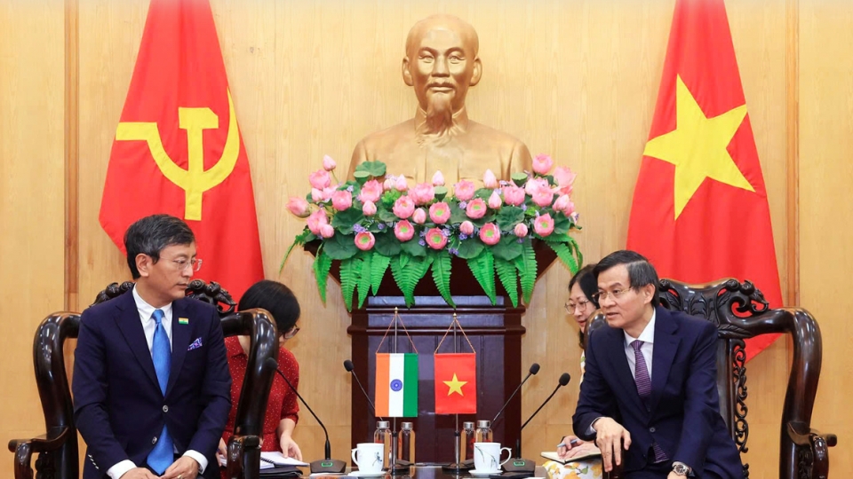 Doan Minh Huan - Indian Ambassador to Vietnam Tshering W. Sherpa.jpg