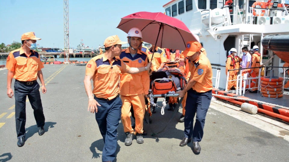 Foreign crew member rescued off HCM City after suspected appendicitis.jpg