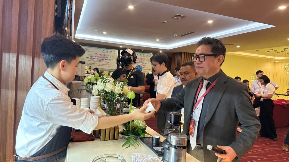 Giá cà phê trên thế giới  hiện nay được định giá bởi sàn giao dịch hàng hóa ở Luân Đôn (Ảnh_ Hương Lý).jpg
