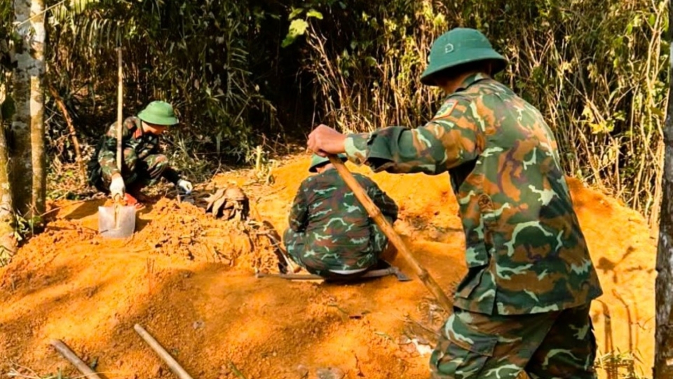 Hài cốt các liệt sĩ được tìm thấy tại khu vực thôn XiPa, xã Đakrông (2).jpg