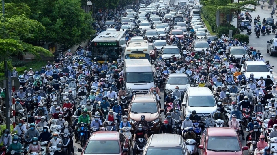 Hanoi to begin phased rollout of low-emission zone from July 1, 2026.jpg