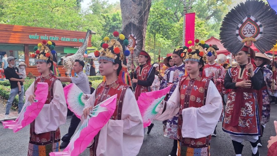 Lễ rước sắc thần trong Lễ Kỳ Yên đình làng Nam Bộ ( Ảnh Lệ Hằng).jpg