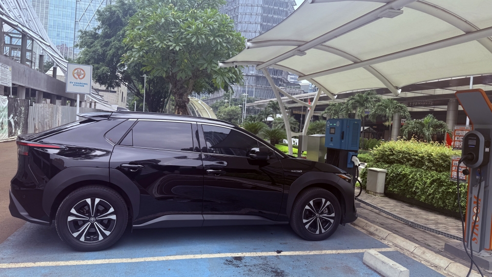 Một trạm sạc công cộng tại thủ đô Jakarta-VOV Jakarta.jpg