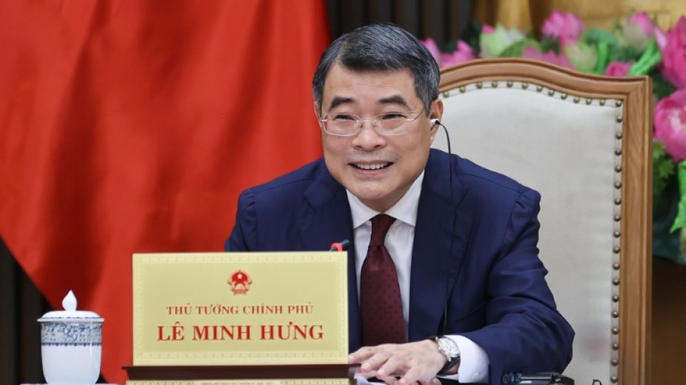 Prime Minister Le Minh Hung holds phone talks with Singaporean Prime Minister Lawrence Wong.jpg