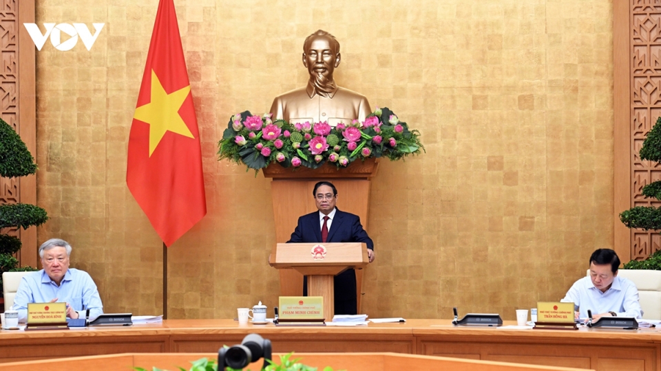 Prime Minister Pham Minh CHinh chairs Government meeting in Hanoi on April 4.jpg