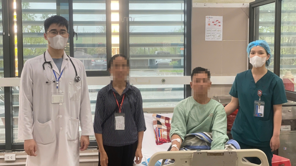 Sau khi truyền huyết thanh kháng độc, sức khỏe bệnh nhân cải thiện rõ rệt.jpg