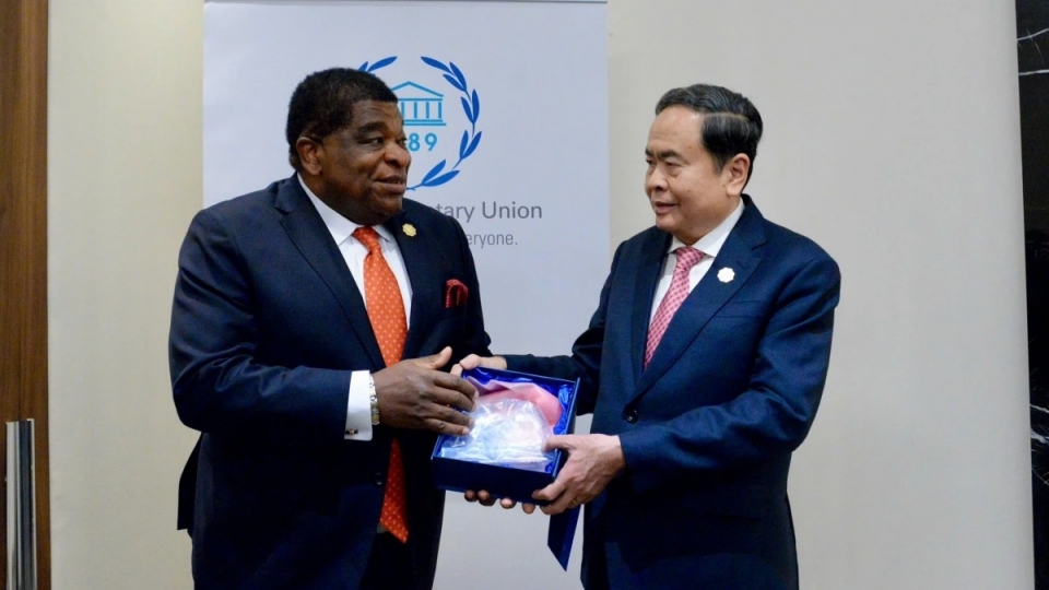 Secretary General Martin Chungong  and national Assembly Chairman Tran Thanh Man.jpg