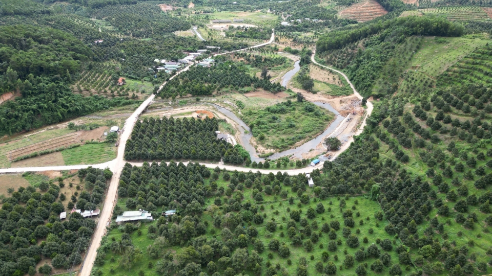 Tại khu vực miền núi, việc giải phóng mặt bằng gặp nhiều khó khăn do thiếu nhân lực.jpg