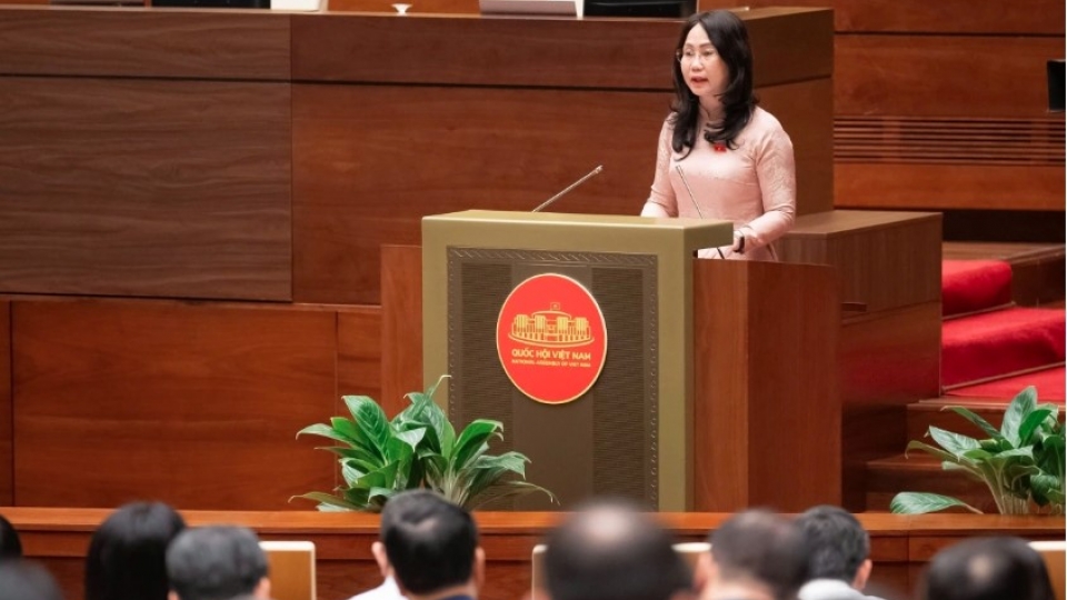 The National Assembly hears a proposal and appraisal report on a draft resolution on cultural development in Vietnam on April 20.jpg