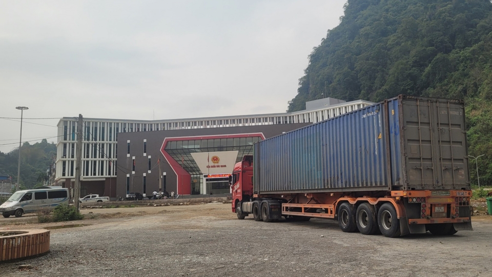 Tỉnh Cao Bằng đang triển khai xây dựng nền tảng cửa khẩu số nhằm hiện đại hóa quản lý và tạo thuận lợi cho hoạt động xuất nhập khẩu qua biên giới.jpg