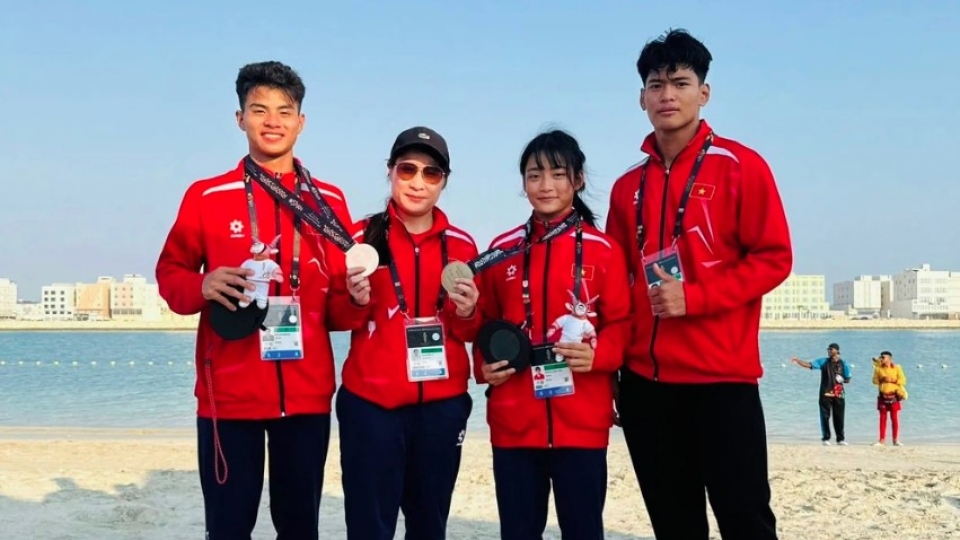Vietnam beach wrestling team.jpg
