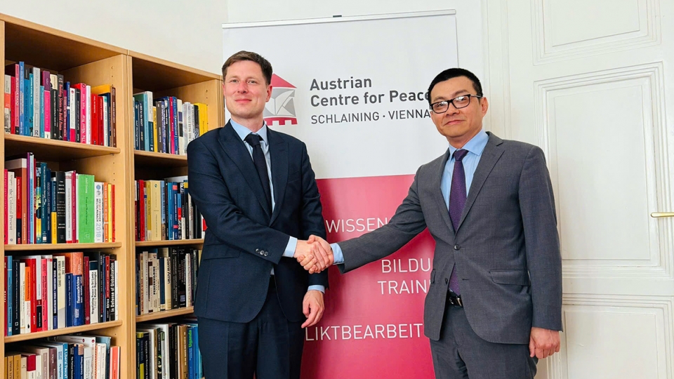 Vietnam, Austria step up cooperation in UN peacekeeping training.jpg