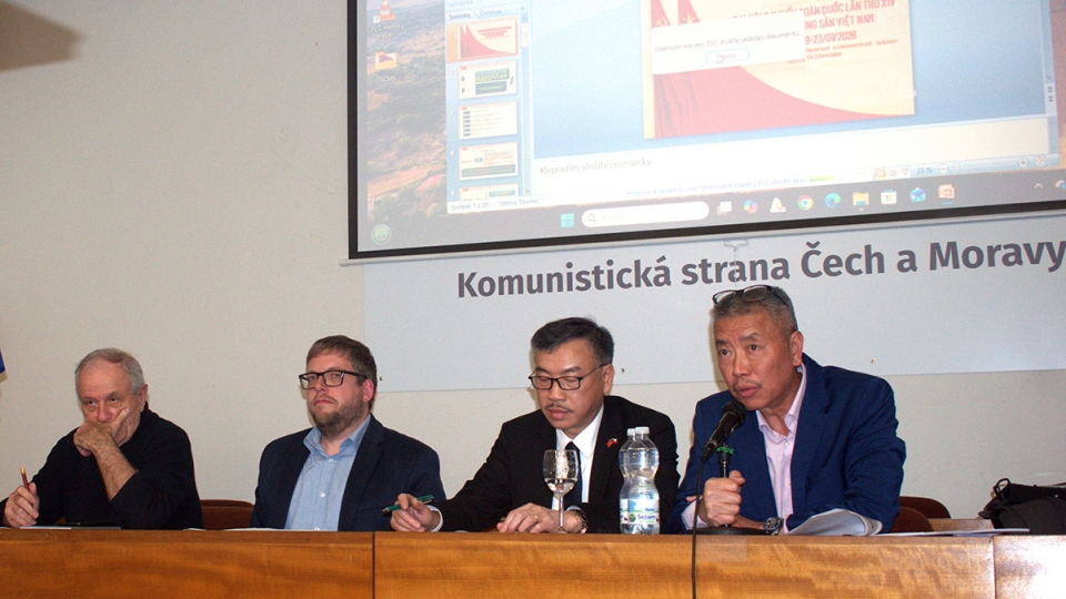 Vietnam, Czech parties boost understanding and political trust.jpg