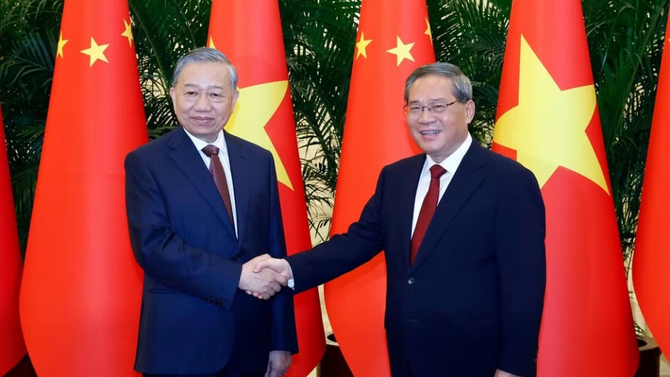 Vietnamese Party General Secretary and President To Lam and Chinese Premier Li Qiang.jpg