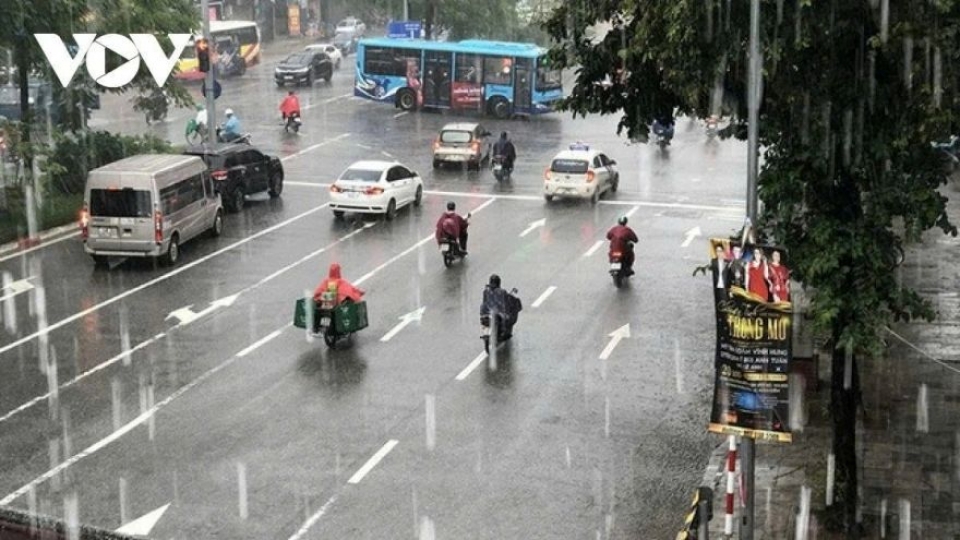 Weak cold air triggers widespread thunderstorms across northern Vietnam.jpg