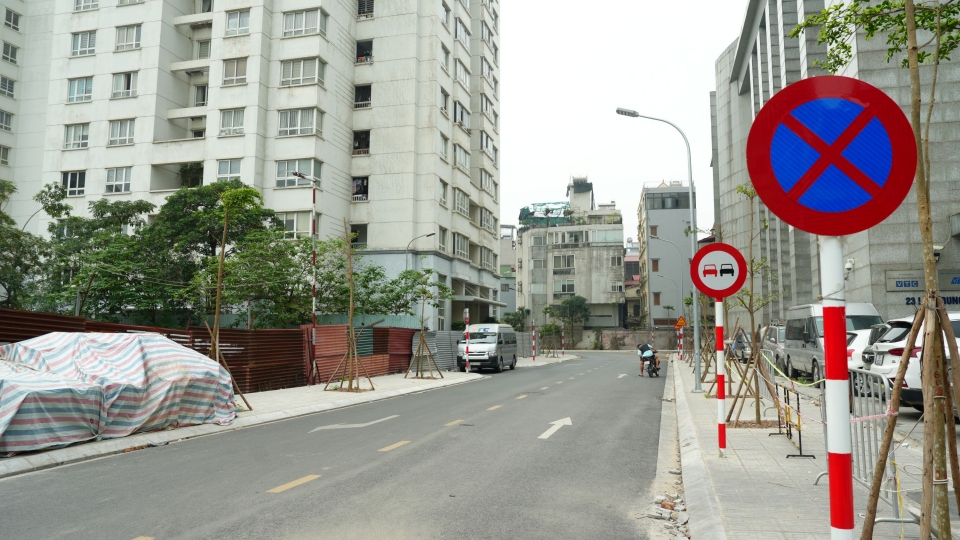 Vì sao tuyến đường nối Minh Khai - Lạc Trung (Hà Nội) thông xe kỹ thuật rồi để đó?