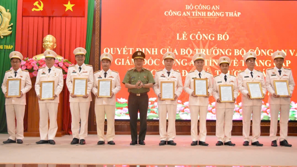 cac_sy_quan_cong_an_tinh_dong_thap_nhan_quyet_dinh_thang_cap_quan_ham.jpg
