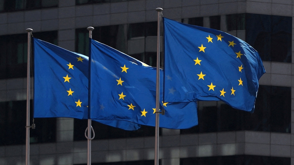 co EU, co Lien minh chau Au, truoc tru so Uy ban chau Au (EC) o Brussels, Bi 2019 -reu.jpg