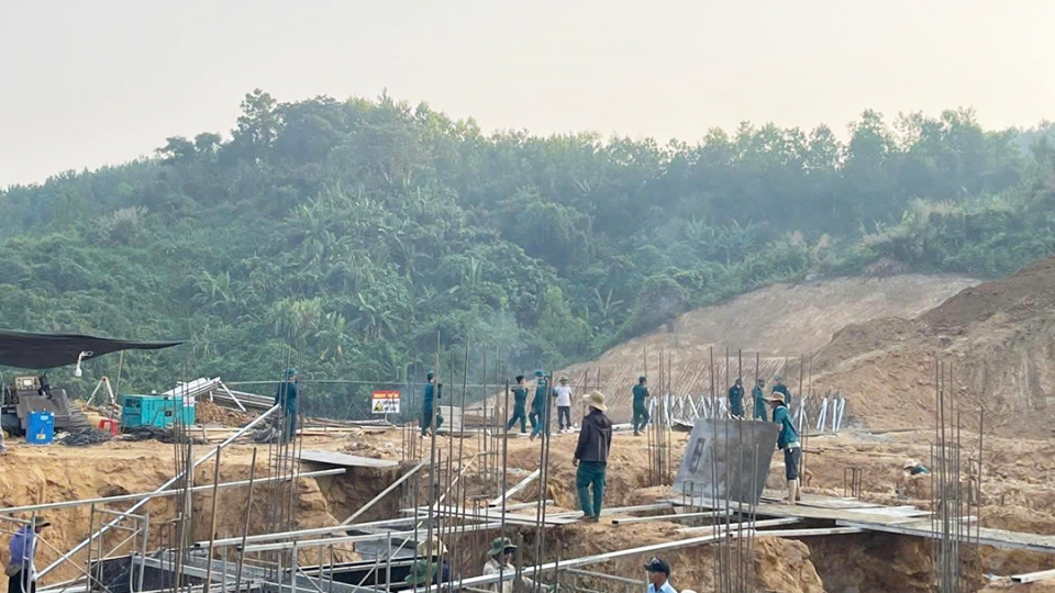 cong_truong_noi_bien_gioi.jpg