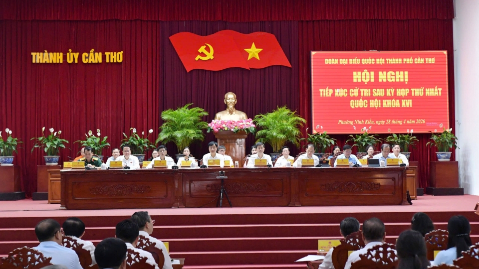 doan_dai_bieu_quoc_hoi_thanh_pho_can_tho_tiep_xuc_cu_tri.jpg