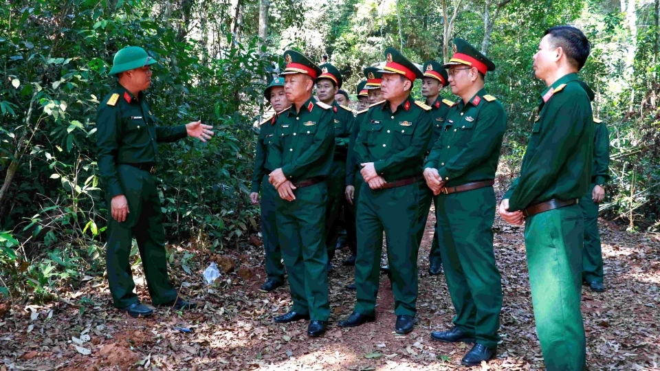 doan_kinh_te_-_quoc_phong_quang_son_bao_cao_ve_cong_tac_quan_ly_-_bao_ve_rung_voi_bo_tu_lenh_quan_khu_5_.jpg