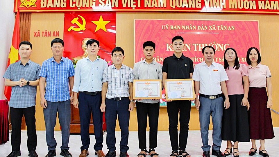 giay_khen_1.jpg