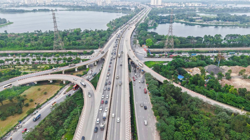 Người dân trở lại Hà Nội sau kỳ nghỉ Giỗ Tổ, nhiều cửa ngõ giao thông thuận lợi