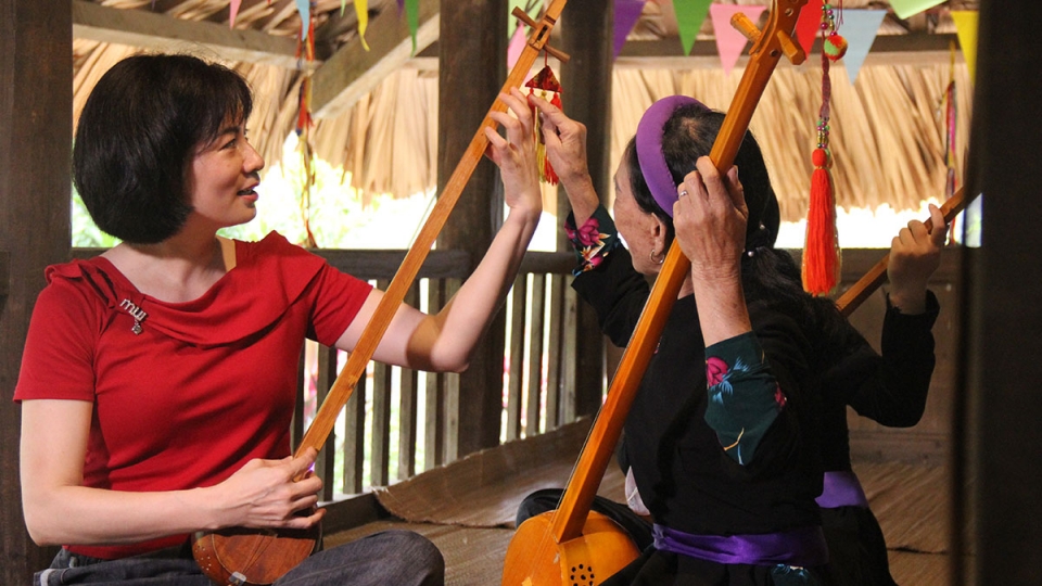 Rộn ràng không gian giao lưu hát Then, đàn Tính của dân tộc Tày tại Hà Nội