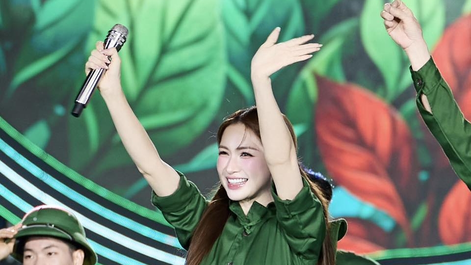 Sao Việt 29/4: Hòa Minzy, Steven Nguyễn chia sẻ khoảnh khắc tự hào