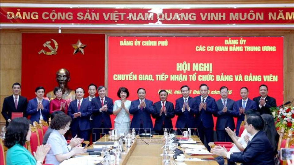 hoi_nghi_chuyen_giao_tiep_nhan_to_chuc_dang_va_dang_vien_cua_5_dang_bo_4.jpg