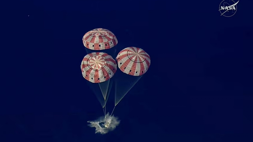 khoang tau vu tru Artemis II gan du, ha canh xuong bien 4-2026, khoang tau Orion tro ve trai dat -nasa.jpg