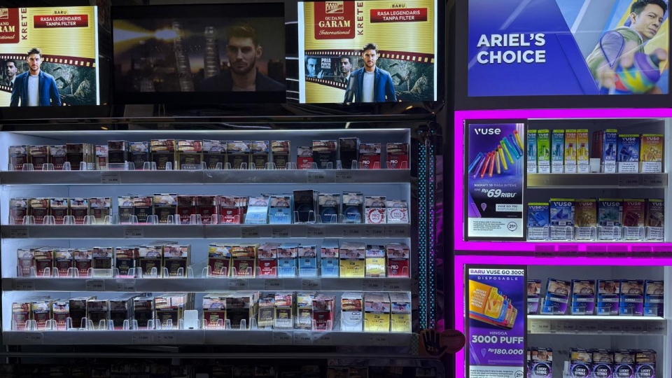 khu_vuc_ban_thuoc_la_tai_mot_sieu_thi_o_jakarta_indonesia_vov.jpeg