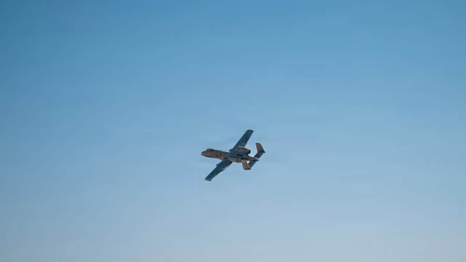 mot_chiec_may_bay_a-10_thunderbolt_ii_cat_canh_thuc_hien_nhiem_vu_trong_chien_dich_epic_fury_ngay_17_thang_3_nam_2026._khong_quan_hoa_ky.jpg