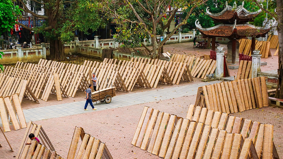 Làng nghề bánh đa Thổ Hà đẹp dung dị, rực rỡ trong ngày nắng