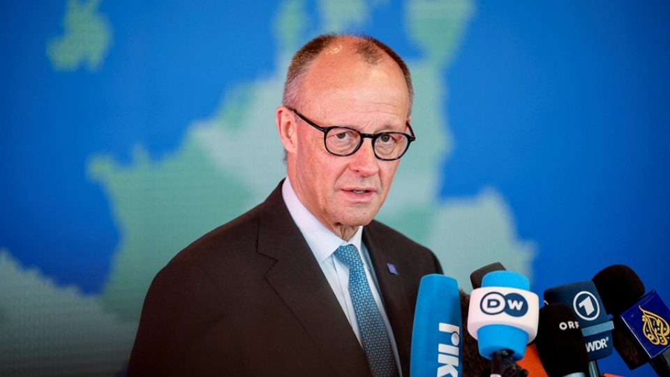 thu_tuong_duc_friedrich_merz_cho_rang_ukraine_chua_the_gia_nhap_eu_ngay_lap_tuc._reuters.jpg