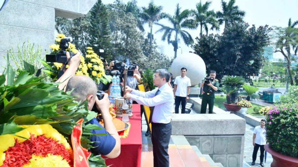 thu_tuong_le_minh_hung_va_doan_cong_tac_da_dang_huong_tai_dai_tuong_niem_cac_anh_hung_liet_si_thanh_pho_hai_phong_-1.jpg